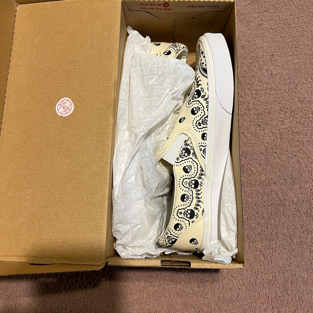 Vans White Bandana Slip-on sneakers | Women’s 9.5 New w/ Tags